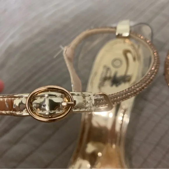 MNM Fashion Gold Heels - Picture 3 of 7